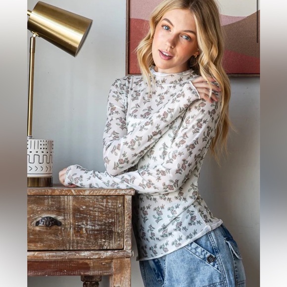 111 OLI & HALI ❤️ MERROW HEM FLOWER
MESH TOP - Picture 2 of 5